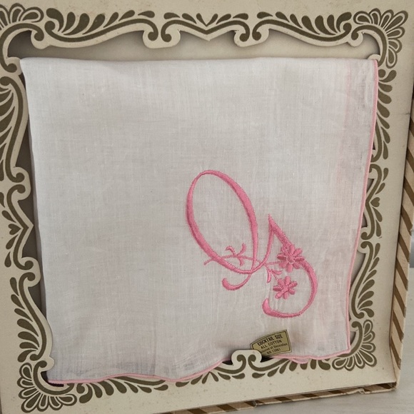 vintage initialed (G) handkerchief, linen handkerchief, vintage, original box - Picture 4 of 7